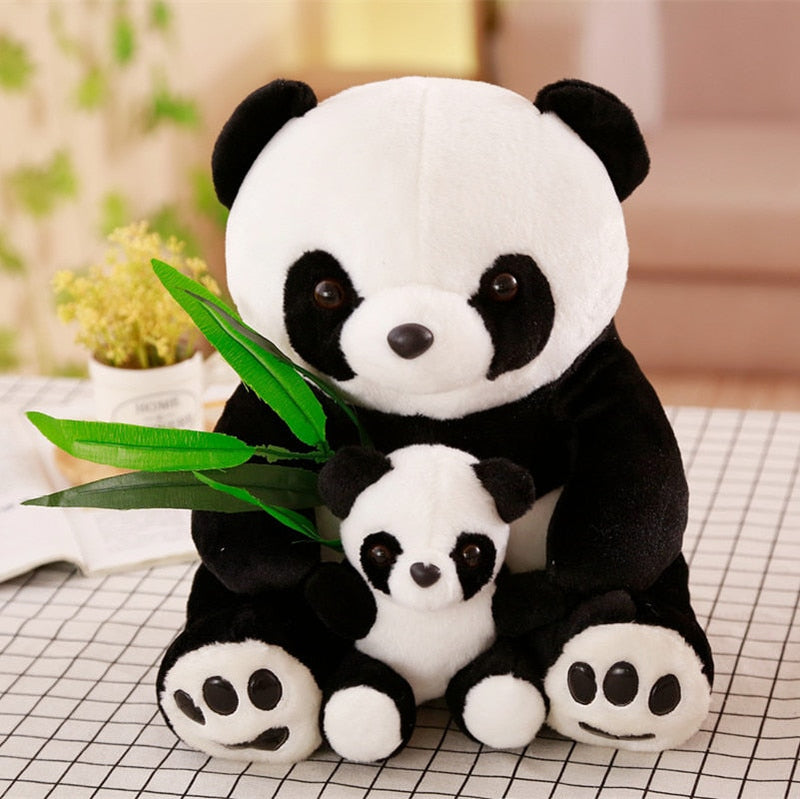 Peluche di mamma panda con il suo bambino che mangia il bambù | Peluche Italia